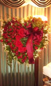 Spray, Heart, Side Bow, Red Roses